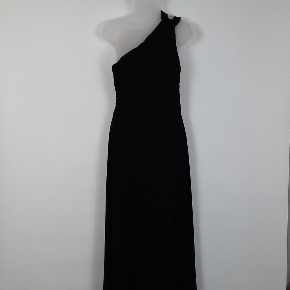 Elegant Long Black One Shoulder Evening Dress.
